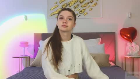 Snapshot of nicole_broown chatting on February 21, 9:27 pm Nicole online show from February 21, 9:27 pm