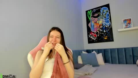 Snapshot of nicole_charm chatting on May 5, 11:02 pm GMT7TueWedThSu 0300am-0900am. Sa 1000am-0400pm online show from May 5, 11:02 pm