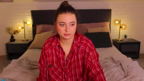 Nicole De Lux online show from March 4, 7:20 pm