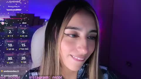 Snapshot of nicole_edwards chatting on February 16, 11:16 pm Nicole online show from February 16, 11:16 pm