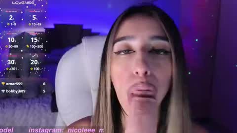 Snapshot of nicole_edwards chatting on February 19, 1:40 am Nicole online show from February 19, 1:40 am