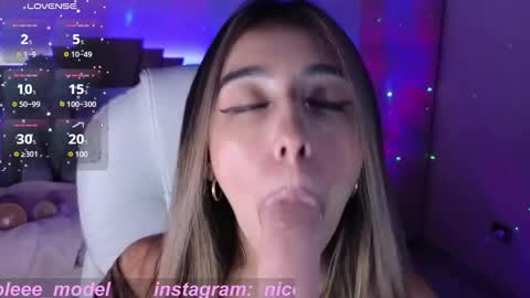 Snapshot of nicole_edwards chatting on March 3, 10:10 pm Nicole online show from March 3, 10:10 pm