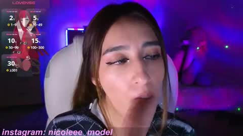 Snapshot of nicole_edwards chatting on October 1, 12:27 am Nicole online show from October 1, 12:27 am