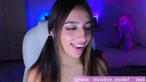 Snapshot of nicole_edwards chatting on October 25, 5:19 pm Nicole online show from October 25, 5:19 pm