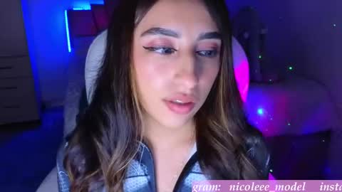 Snapshot of nicole_edwards chatting on December 1, 12:15 am Nicole online show from December 1, 12:15 am