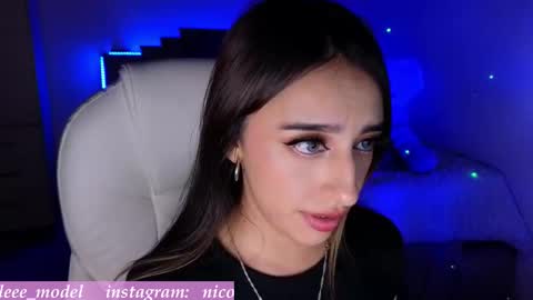 Snapshot of nicole_edwards chatting on December 17, 2:28 am Nicole online show from December 17, 2:28 am