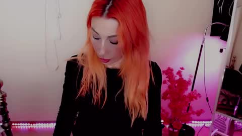 Snapshot of nicole_g0ld_ chatting on December 6, 12:34 am Nicole online show from December 6, 12:34 am