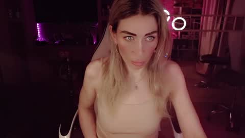 Nicole online show from May 1, 9:52 pm