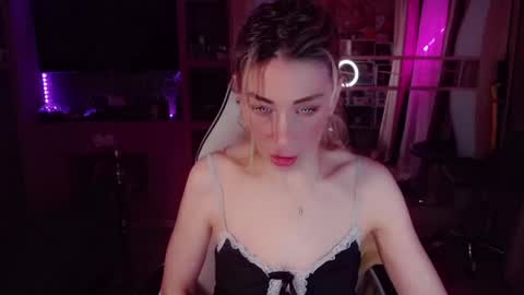 Nicole online show from May 9, 10:48 pm