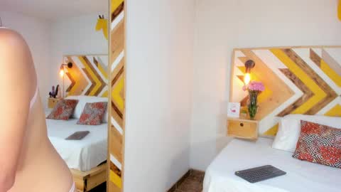 Snapshot of nicole_haley chatting on February 21, 11:44 am Nicole Haley online show from February 21, 11:44 am