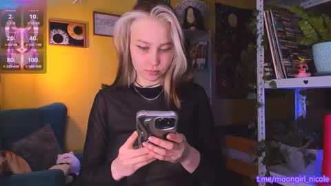 Snapshot of nicole_matt chatting on November 23, 8:19 pm Nicole online show from November 23, 8:19 pm