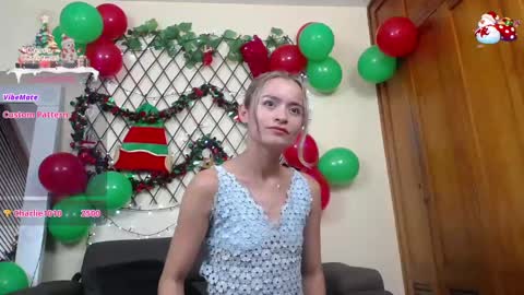 Snapshot of nicole_santana_ chatting on December 27, 1:53 am Nicole Santana online show from December 27, 1:53 am