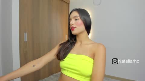 Snapshot of nicole_whitee chatting on January 25, 3:40 am N A T A L I A online show from January 25, 3:40 am