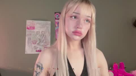 Snapshot of nicole_yo chatting on July 8, 9:25 am Mary online show from July 8, 9:25 am