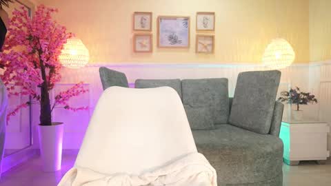 Snapshot of nicolecrawft chatting on November 5, 7:03 pm Nicole Crawft online show from November 5, 7:03 pm