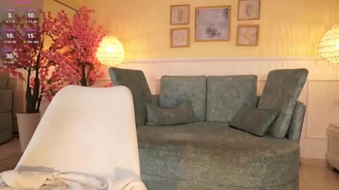 Snapshot of nicolecrawft chatting on November 8, 7:23 pm Nicole Crawft online show from November 8, 7:23 pm