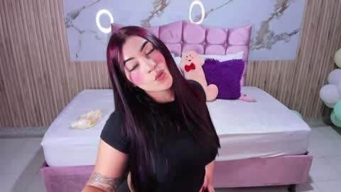 nicolee19_ online show from April 7, 10:59 am