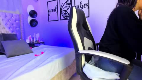 Snapshot of nicolee_millerr chatting on November 12, 11:54 am nicolee millerr online show from November 12, 11:54 am