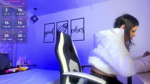 Snapshot of nicolee_millerr chatting on November 13, 11:53 am nicolee millerr online show from November 13, 11:53 am