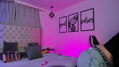 Snapshot of nicolee_millerr chatting on April 14, 12:22 pm nicolee millerr online show from April 14, 12:22 pm