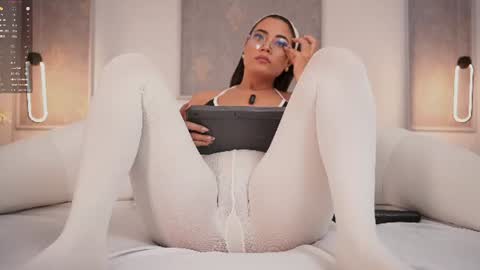 Nicol Flores  GMT-5 1530-2200  online show from July 3, 7:53 pm