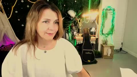 Snapshot of nicolehits chatting on May 6, 1:16 pm nicolehits online show from May 6, 1:16 pm