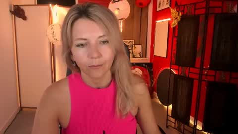 Snapshot of nicolehits chatting on June 18, 9:14 am nicolehits online show from June 18, 9:14 am