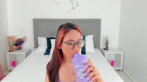 Snapshot of nicoleirisxxx chatting on February 1, 9:54 am nicoleirisxxx online show from February 1, 9:54 am