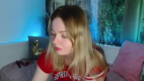 Snapshot of nicolelinharts chatting on February 23, 9:48 pm Birthday online show from February 23, 9:48 pm