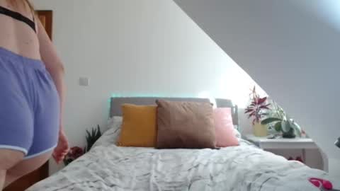 Snapshot of nicolelinharts chatting on October 21, 9:43 am Birthday online show from October 21, 9:43 am