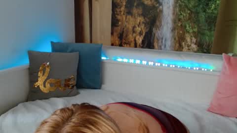 Snapshot of nicolelinharts chatting on November 10, 12:48 pm Birthday online show from November 10, 12:48 pm