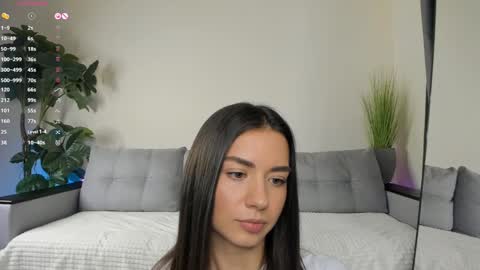Snapshot of nicoleluuv chatting on December 4, 4:16 pm Dua Lipa online show from December 4, 4:16 pm
