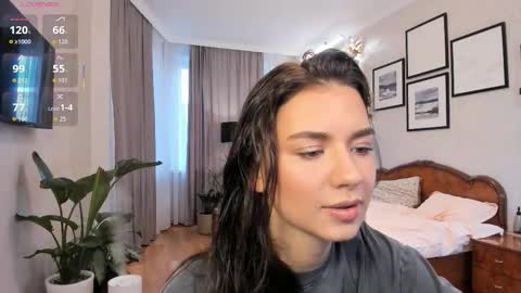 Snapshot of nicoleluuv chatting on October 15, 1:11 pm Dua Lipa online show from October 15, 1:11 pm