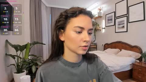 Snapshot of nicoleluuv chatting on November 14, 1:43 pm Dua Lipa online show from November 14, 1:43 pm