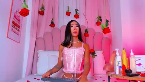 nicolemadrird online show from February 15, 12:03 pm