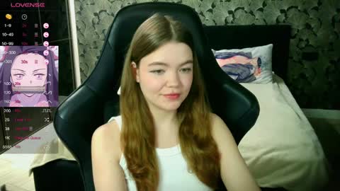 Snapshot of nicolemeew chatting on April 4, 6:27 pm NicoleMeew online show from April 4, 6:27 pm