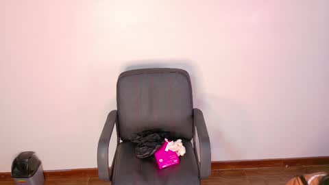 Snapshot of nicoletcherry__ chatting on November 28, 7:27 pm N I C O L E T online show from November 28, 7:27 pm