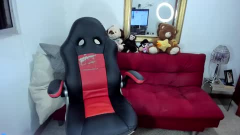 Snapshot of nicolettcolin chatting on December 4, 2:20 am Nicolettcolin online show from December 4, 2:20 am