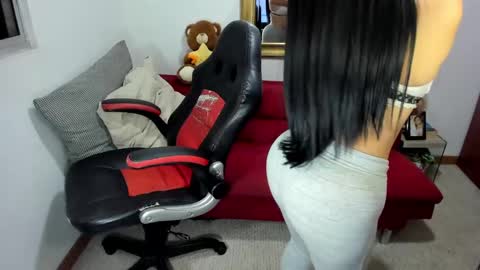 Snapshot of nicolettcolin chatting on February 22, 1:55 am Nicolettcolin online show from February 22, 1:55 am