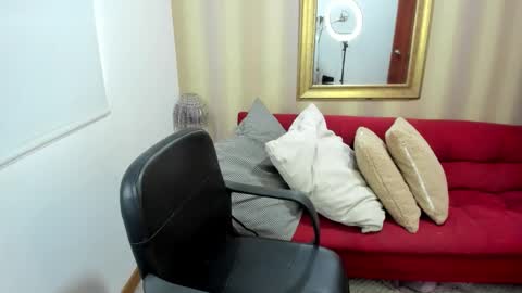 Snapshot of nicolettcolin chatting on November 23, 5:13 pm Nicolettcolin online show from November 23, 5:13 pm