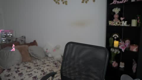 Snapshot of nicolette__shea_ chatting on December 11, 3:15 pm nicolette__shea_ online show from December 11, 3:15 pm