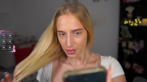 Snapshot of nicolette__shea_ chatting on December 31, 8:04 am nicolette__shea_ online show from December 31, 8:04 am