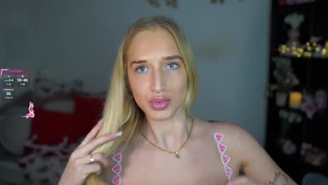 Snapshot of nicolette__shea_ chatting on January 6, 2:03 pm nicolette__shea_ online show from January 6, 2:03 pm