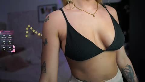 Snapshot of nicolette__shea_ chatting on February 19, 2:12 pm nicolette__shea_ online show from February 19, 2:12 pm