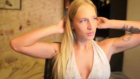 nicolette__shea_ online show from December 22, 3:09 pm