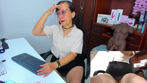 Nicolett Ryan  online show from October 18, 4:37 am