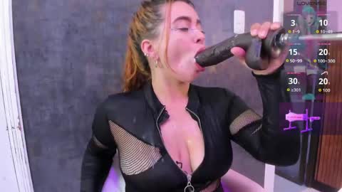 Nicolle online show from April 28, 8:25 pm