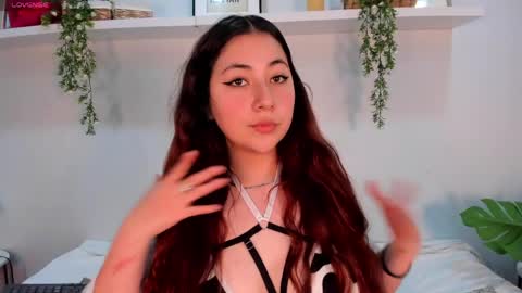 nicolle_evanss_ online show from May 26, 3:24 am