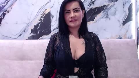 nicolle gomes online show from November 20, 7:24 pm