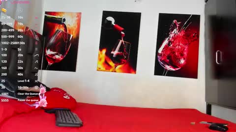 nicolle_hanks1 online show from October 7, 11:46 pm